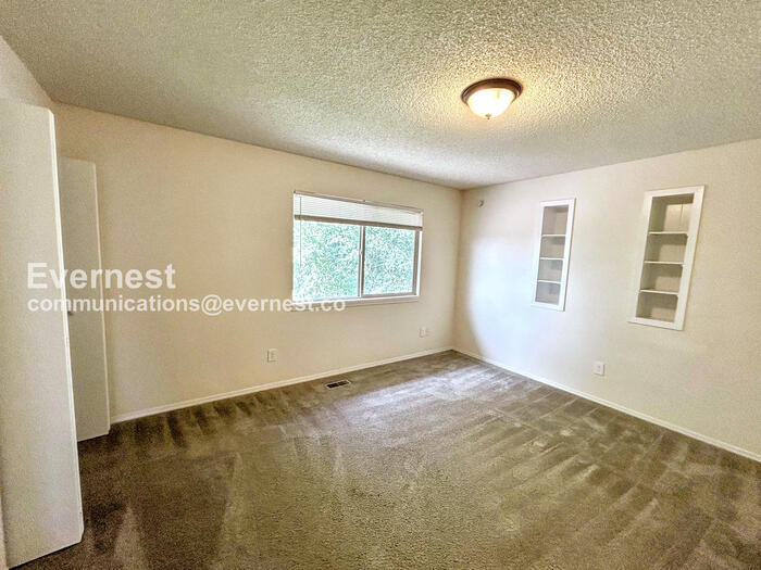 Building Photo - 1985 Mineola Ct