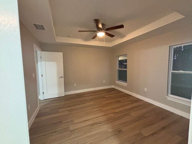 Building Photo - 1884 W Quaker Ln