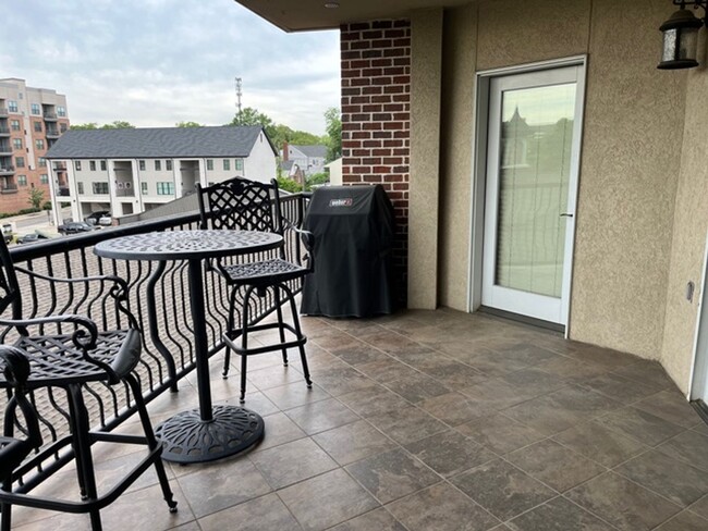 Building Photo - Modern Downtown Auburn Condo – Walk to Too...