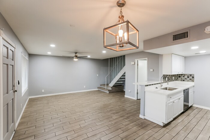Building Photo - 2133 W Turney Ave