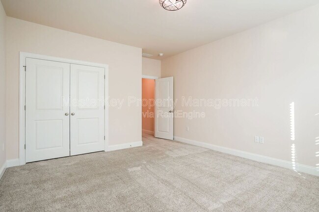 Building Photo - 616 Mount Blanc Way