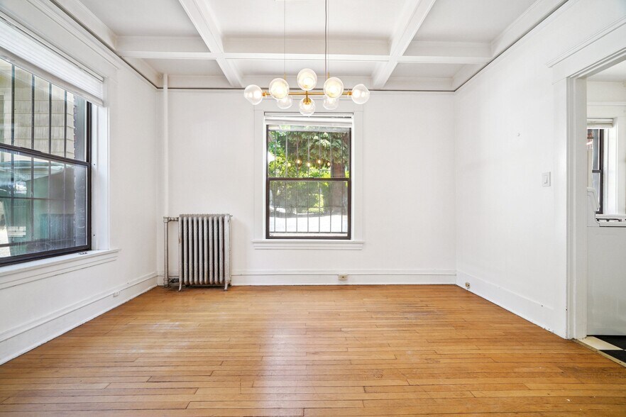 Building Photo - 416 E Roy St