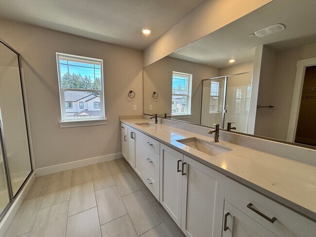 Building Photo - Brand New 5 Bedroom Home in Bull Mountain ...