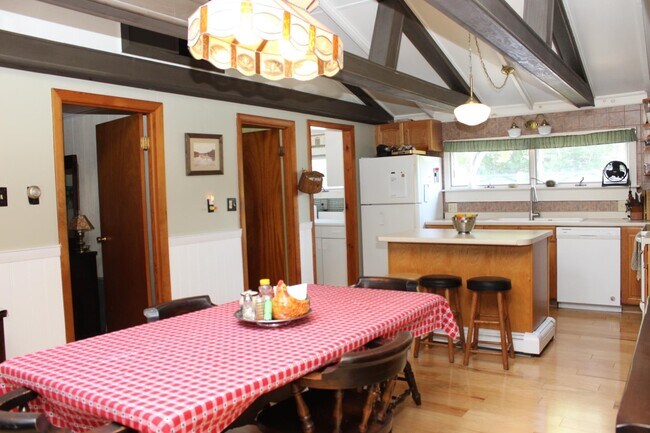 Building Photo - 318 Paradise Dr