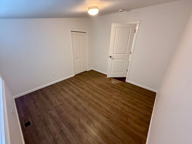 Building Photo - 1329 Elm St