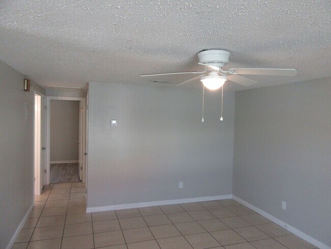 Building Photo - 6427 Sunset Ave