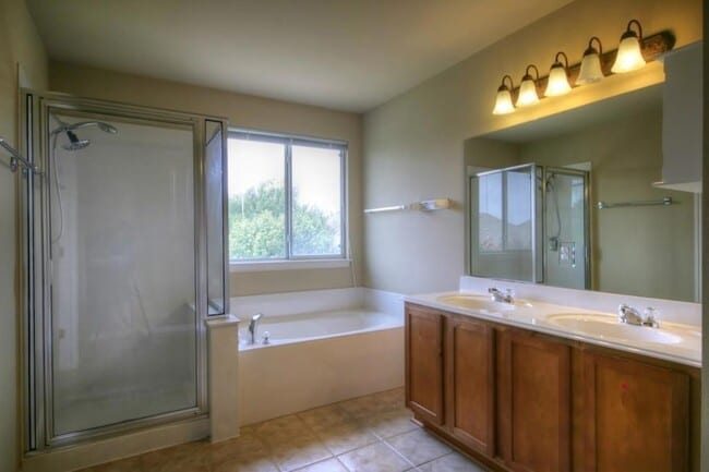 Building Photo - 9624 Castle Pines Dr