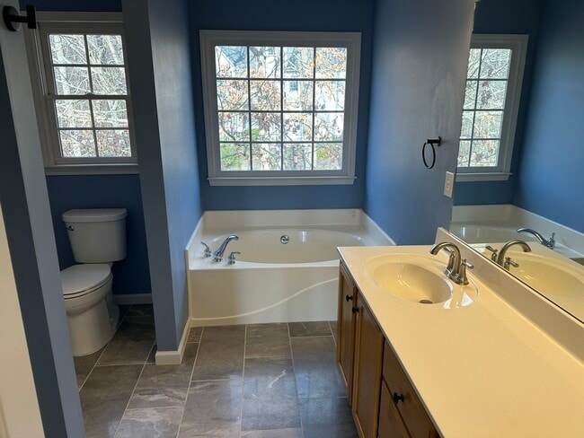 Building Photo - 580 Wisteria Dr