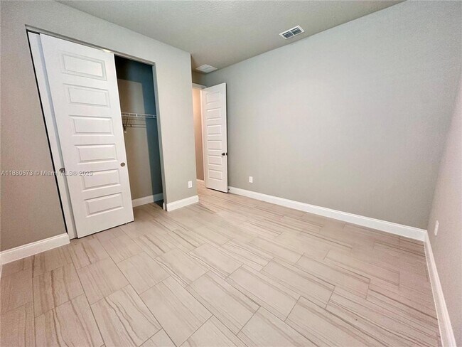 Building Photo - 9035 Dahlia Cir