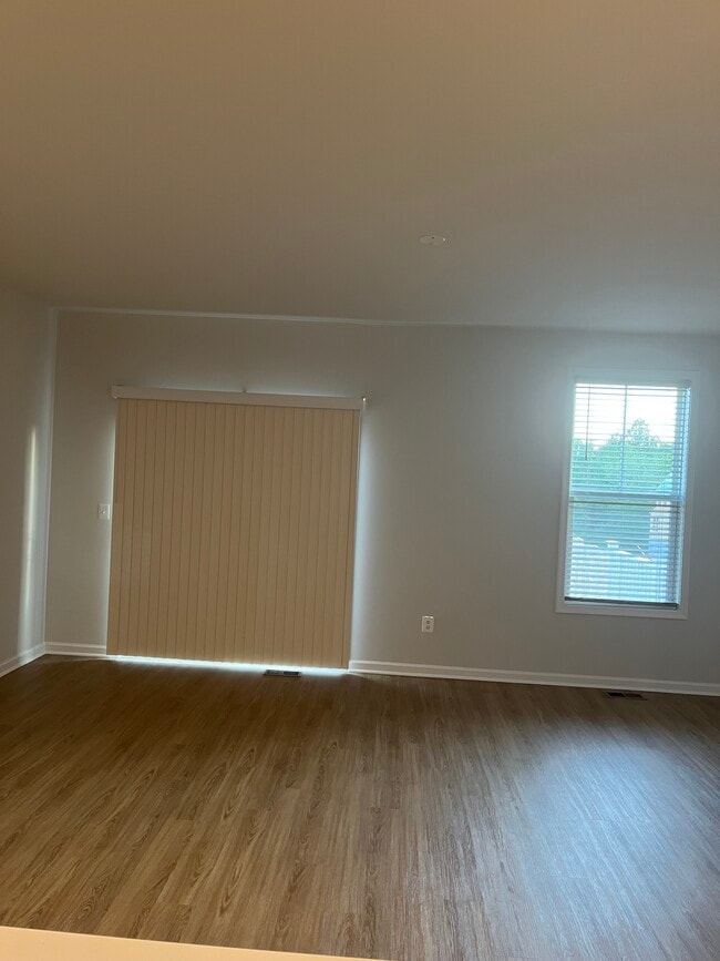 Building Photo - 5979 Cling Ln