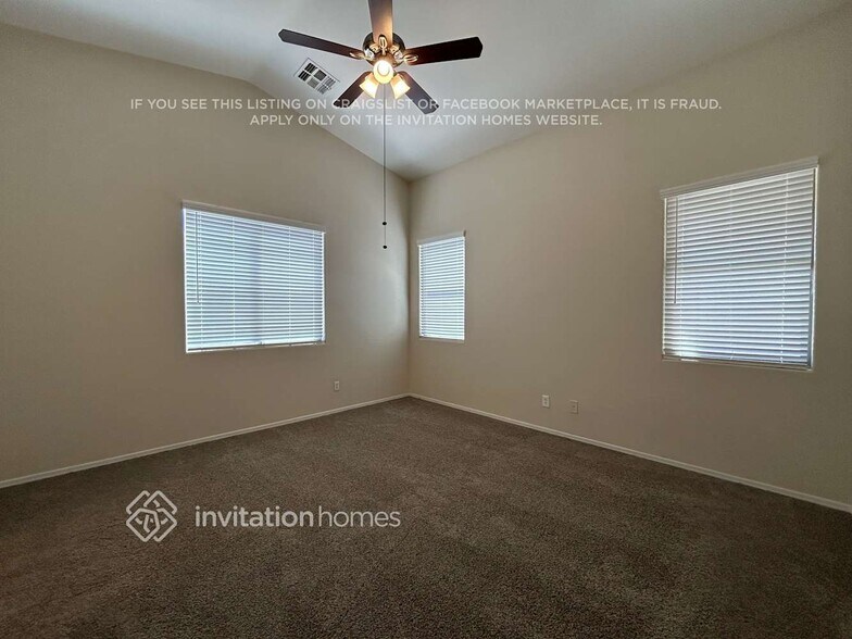 Building Photo - 10235 W Hilton Ave