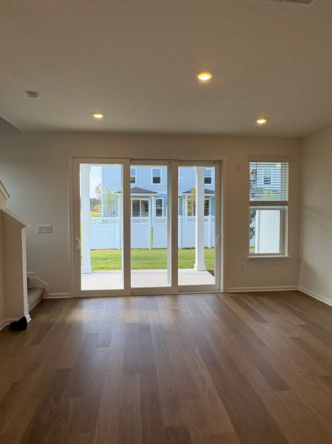 Building Photo - 19 Woods Ln