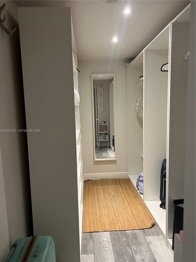 Building Photo - 3675 N Country Club Dr