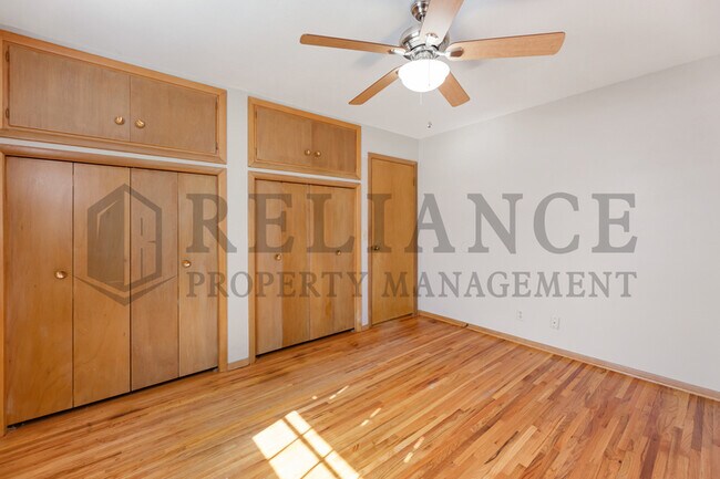 Building Photo - 935 N Valleyview St