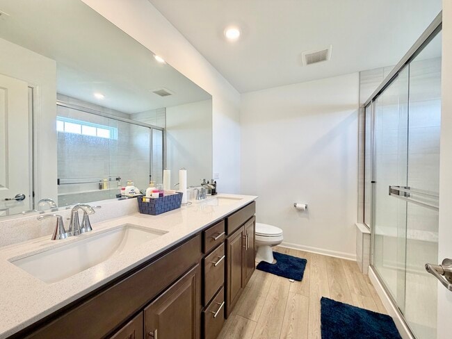 Building Photo - 331 Red Oak Cir