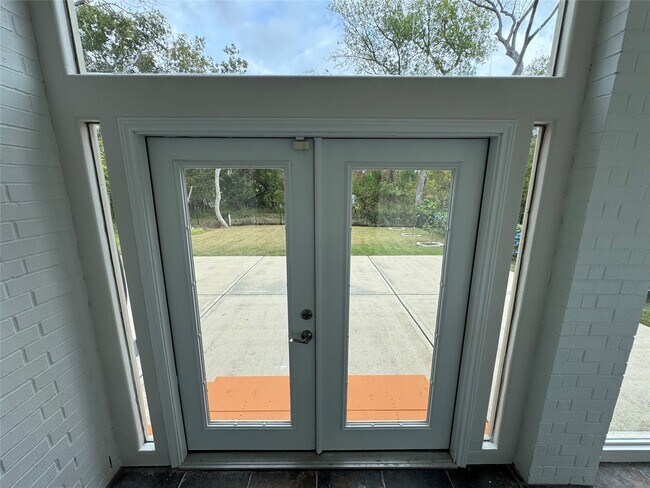 Building Photo - 107 Island Blvd