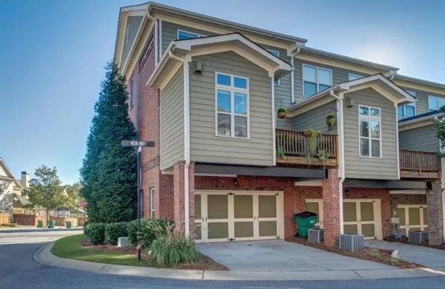 Building Photo - Bright End-Unit Townhome in Prestigious Johns Creek School District