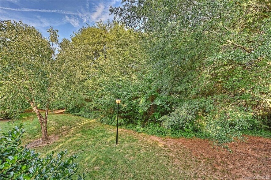 Building Photo - 3300 Selwyn Farms La