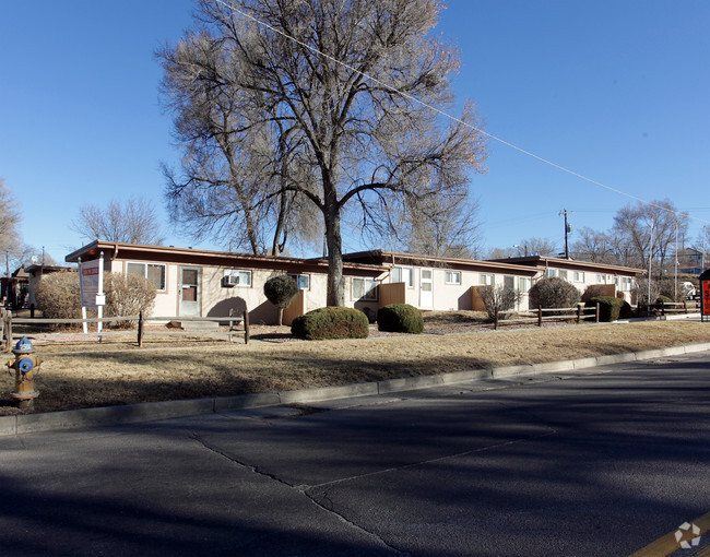 Primary Photo - Coleman Court Apts