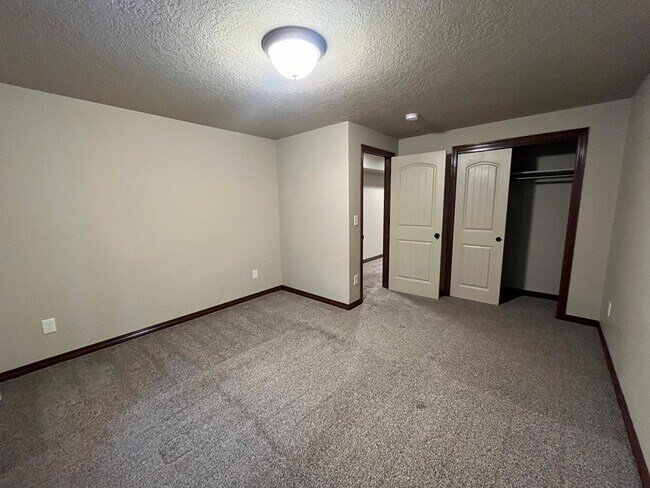 Building Photo - Beautiful single-family home in Berthoud!