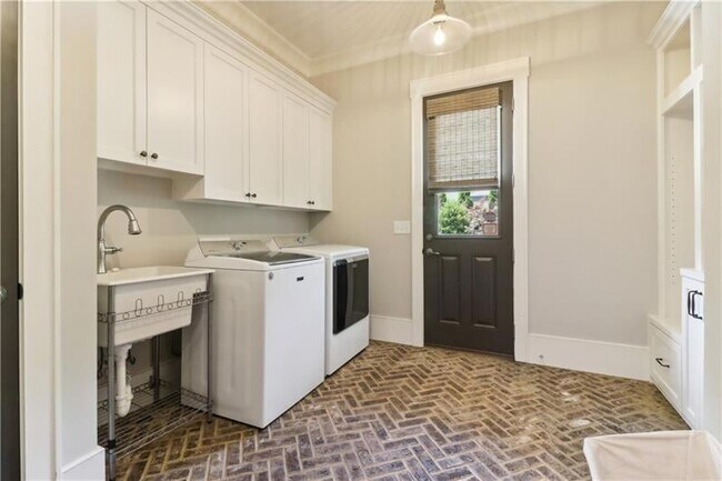 Building Photo - 211 Mount Vernon Hwy