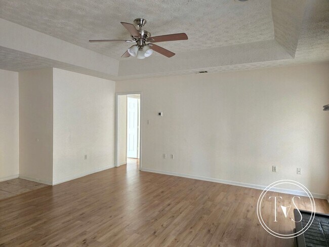 Building Photo - 613 Ryan Ln