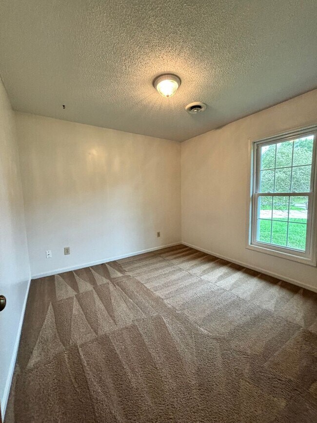 Building Photo - 255 Bayberry Ct