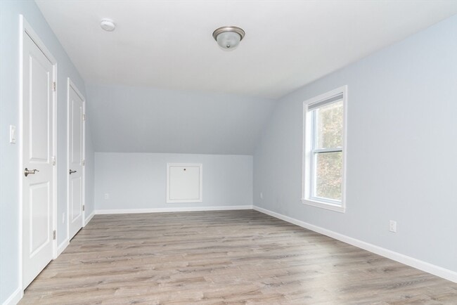 Building Photo - 280 Barlows Landing Rd