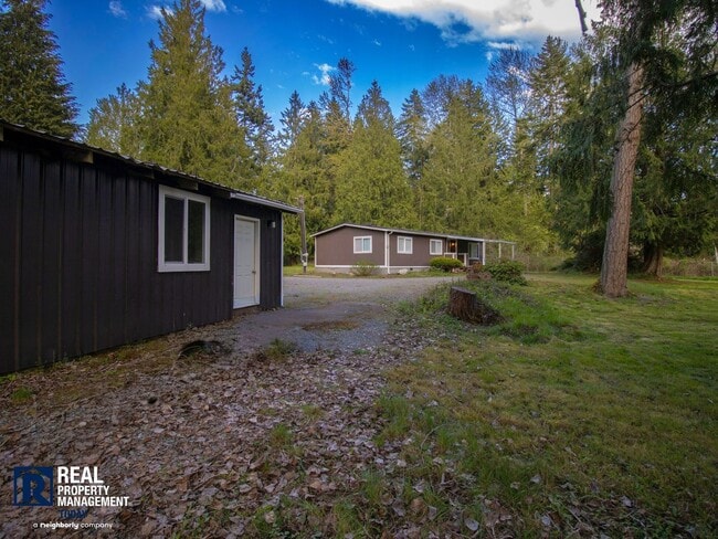 Building Photo - 2 Bed / 2 Bath Home with 4-Car Garage, Large Yard & RV Parking in Graham!