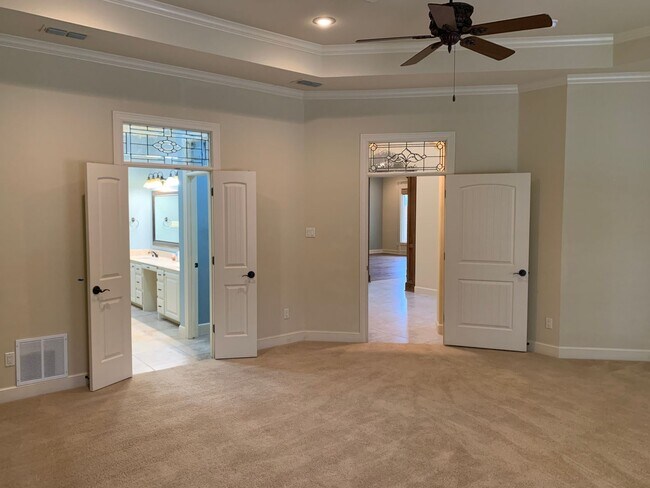 Building Photo - Luxury Garden Home In Tanglewood Terrace!!