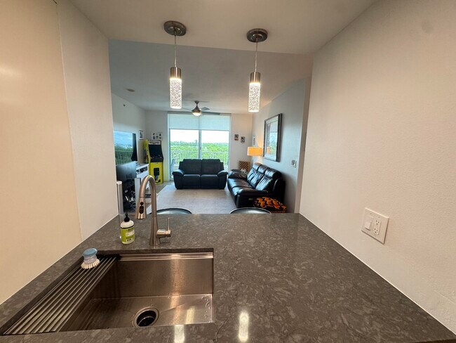 Building Photo - 700 E Boynton Beach Blvd