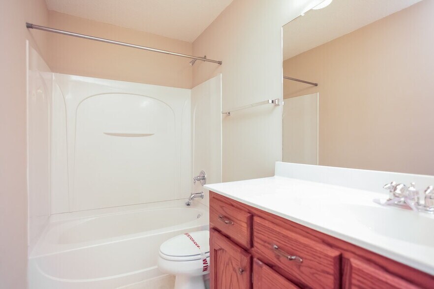 Building Photo - 8035 Park Pike