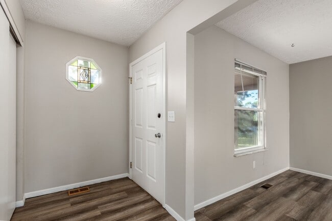 Building Photo - 7609 Seasons Dr