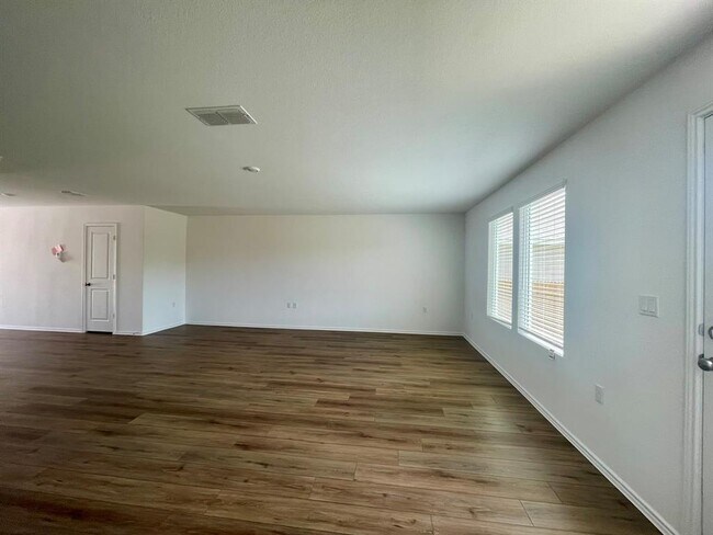 Building Photo - 2217 Willkomen Wy