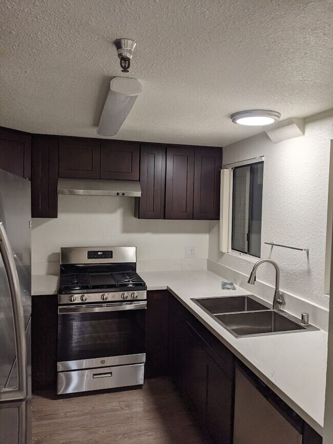 Building Photo - 55 Stenner St