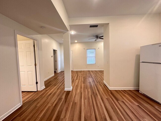Building Photo - Fernandina Bungalow! Close to Downtown!