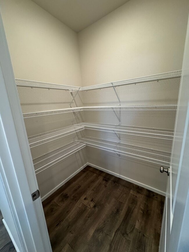 Building Photo - 5 bedroom House in Northeast Salem!