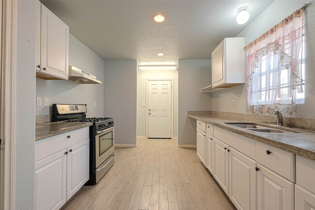 Building Photo - 4813 Pederson St