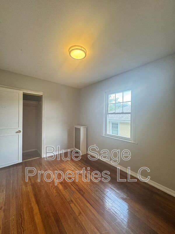 Building Photo - 3207 Albemarle Ave