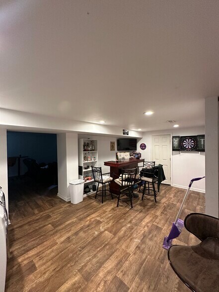 Building Photo - 136 W Squantum St