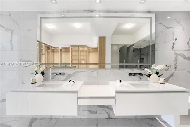 Building Photo - 5500 Island Estates Dr