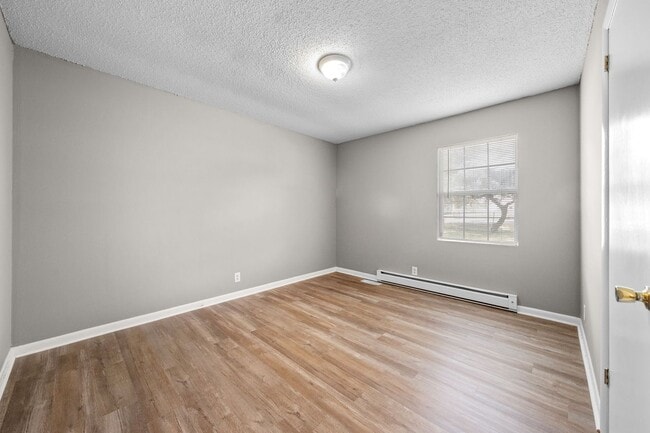 Building Photo - 3 Bedroom Pet Friendly Home For Rent Close To Post!