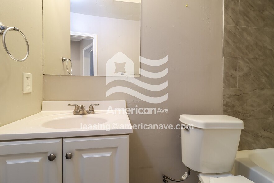 Building Photo - 617 Nicholas St