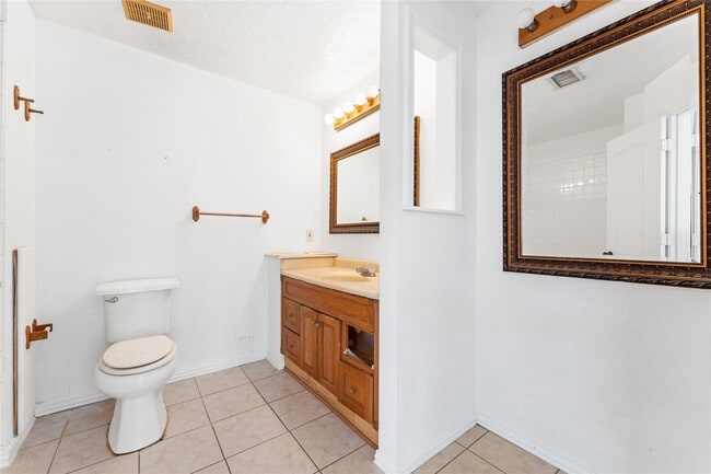 Building Photo - 9723 Cedar Bluff Dr