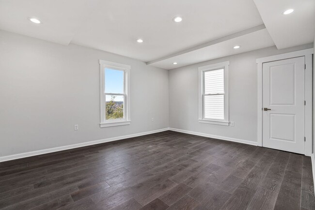 Building Photo - Beautiful Fully Renovated 3 Bedroom Home In Swissvale.  Available Immediately.