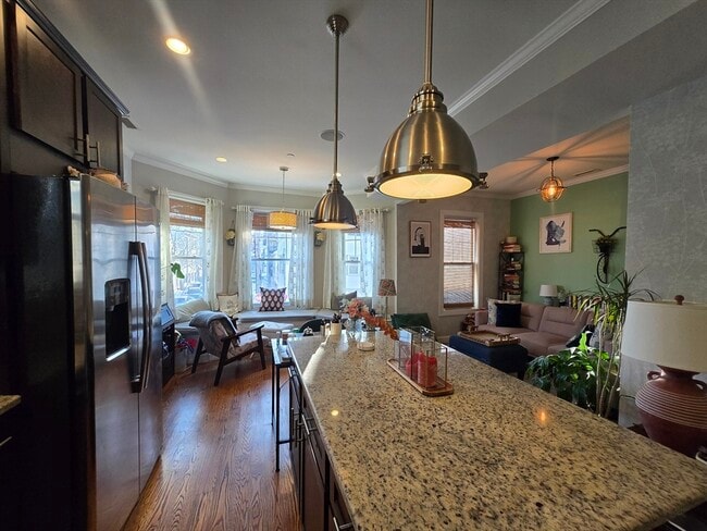 Building Photo - 306 Maverick St