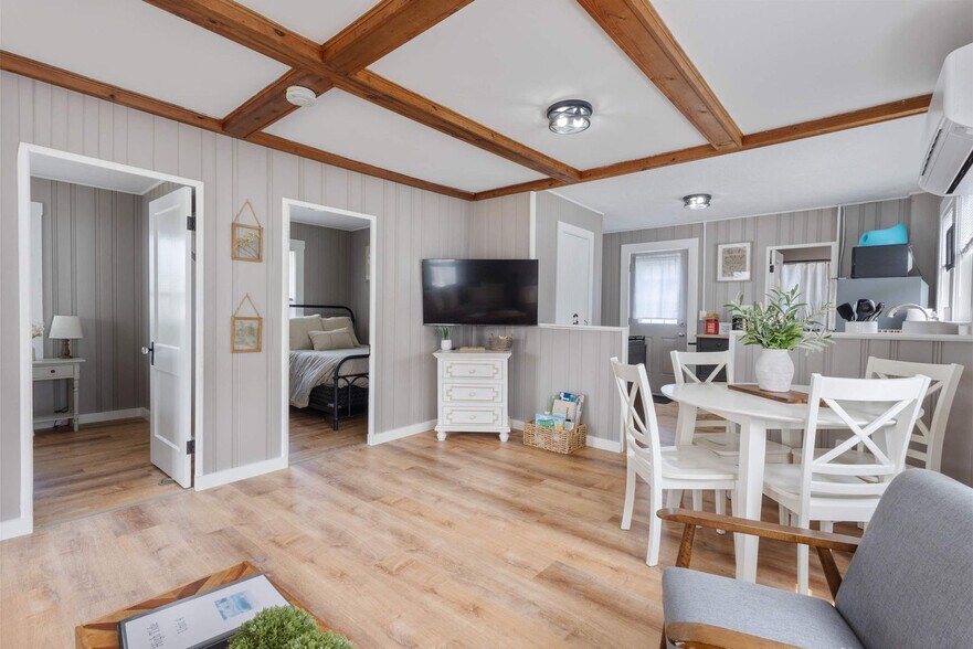 Building Photo - 2 Island Path