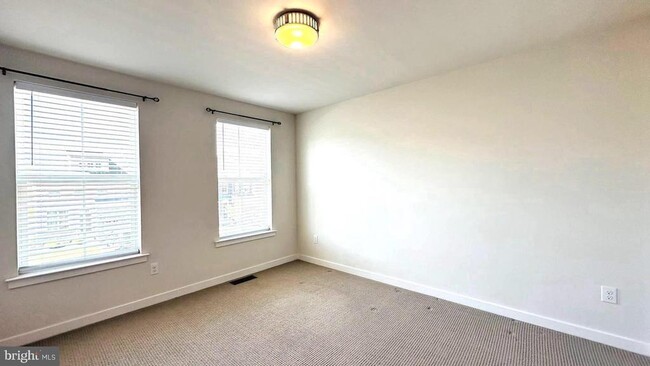 Building Photo - 229 Wynstone Ct
