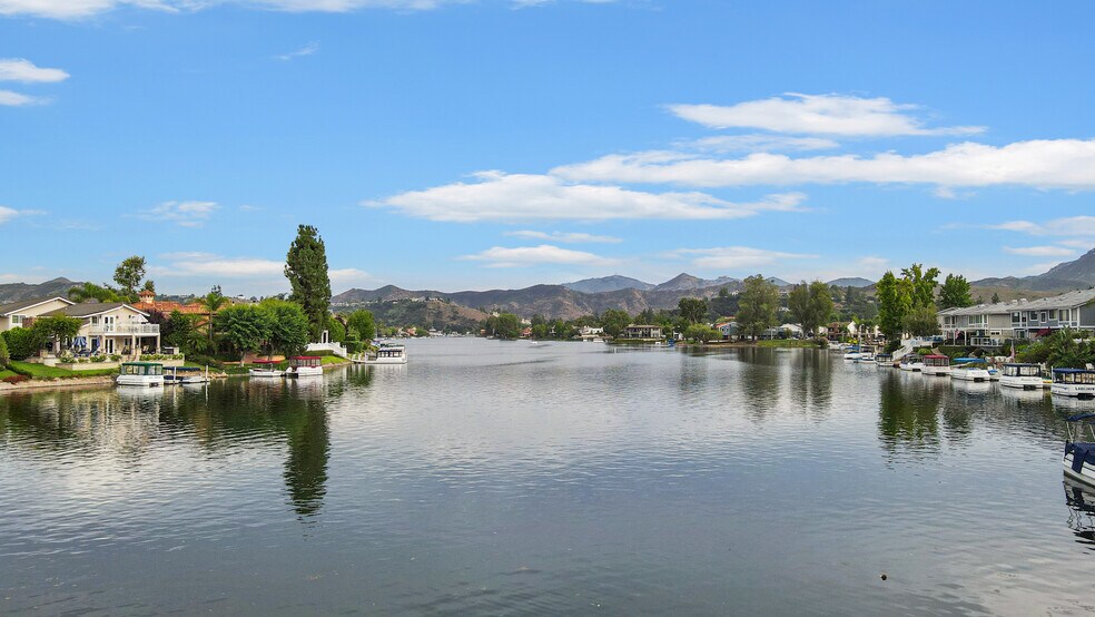 Building Photo - 1218 S Westlake Blvd