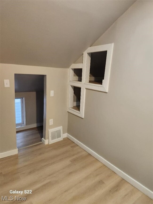 Building Photo - 7127 Deveny Ave